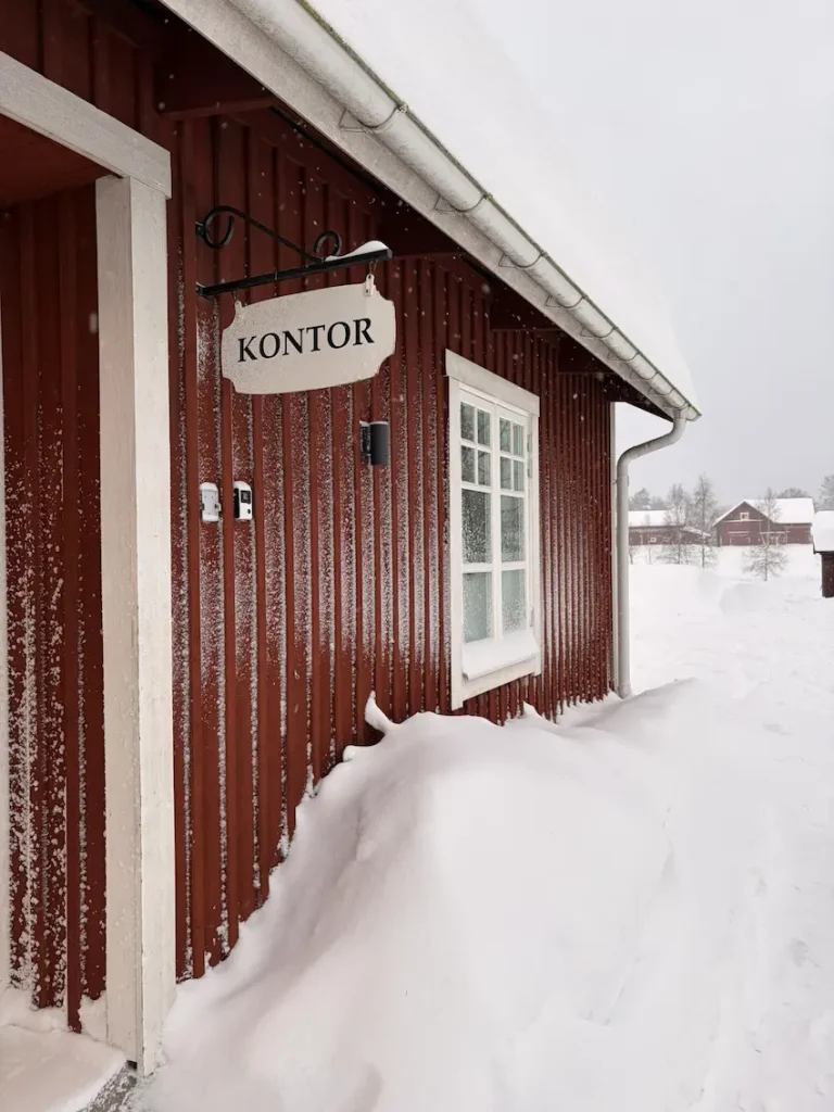 Selja Snickeris kontor i Dalarna utanför Mora
